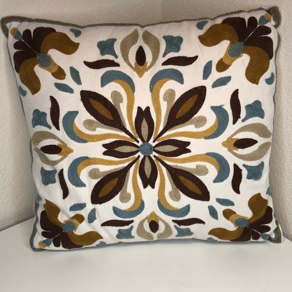 Decorative pillow
